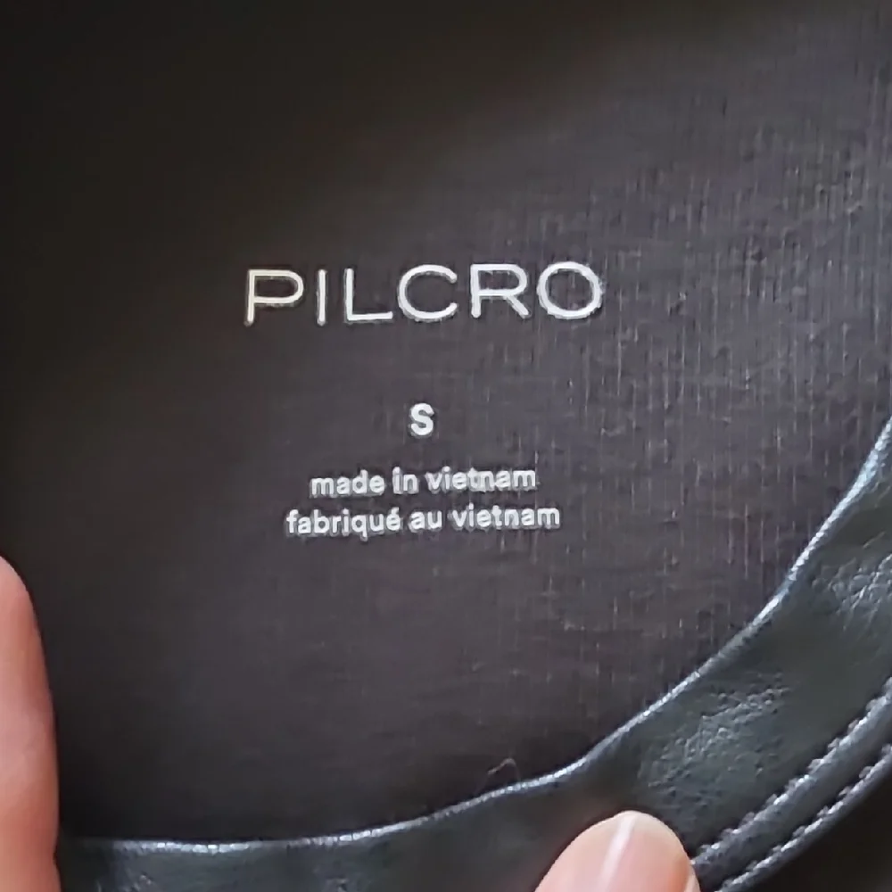 PILCRO Black Ribbed Tank with Faux-Leather Trim. Size Small - Picture 4 of 6